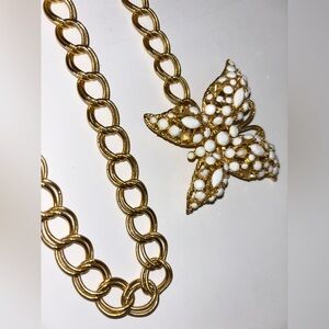 Elegant Gold and White Butterfly Chain Belt